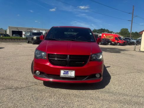Used 2015 Dodge Grand Caravan SXT FWD image 2