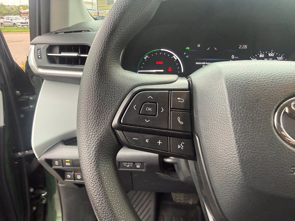 Used 2025 Toyota Sienna LE AWD/4WD image 16
