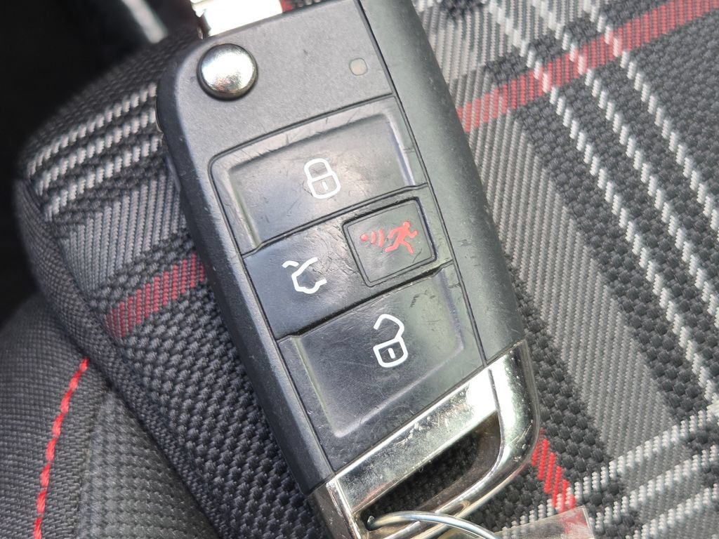 Used 2019 Volkswagen Golf 4-Door FWD image 37