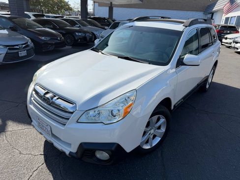Used 2014 Subaru Outback 2.5i Premium AWD/4WD image 2