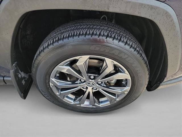 Used 2025 Toyota RAV4 XLE Premium AWD/4WD image 10