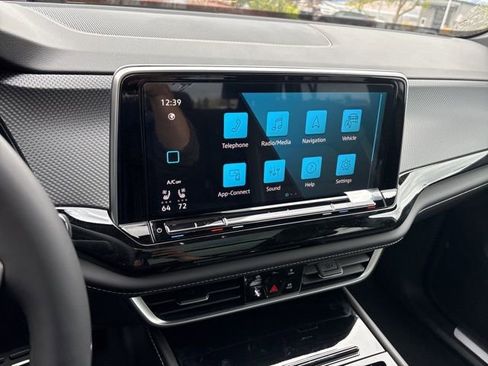 New 2026 Volkswagen Atlas Cross Sport SEL R-Line image 10