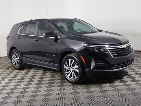 Used 2022 Chevrolet Equinox LT image 2