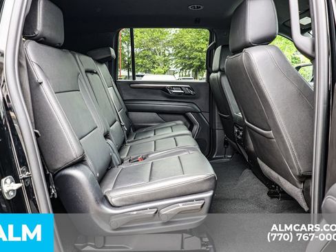 Used 2025 Chevrolet Suburban Z71 AWD/4WD image 23