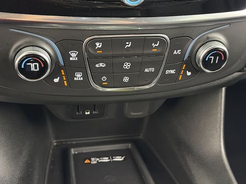 Used 2023 Chevrolet Traverse LT AWD/4WD image 25