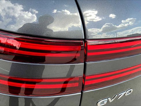 Used 2022 Genesis GV70 3.5T Sport w/ Sport Prestige Package image 27