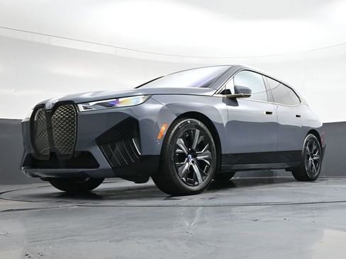 Used 2023 BMW iX xDrive50 w/ Premium Package image 34