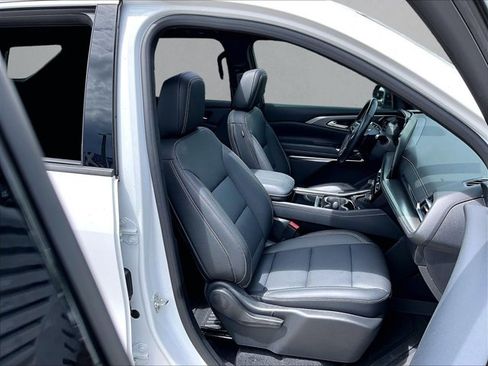 Used 2024 Chevrolet Traverse LT FWD image 9