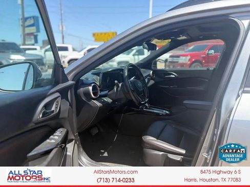 Used 2024 Chevrolet Trax RS w/ Sunroof Package FWD image 13