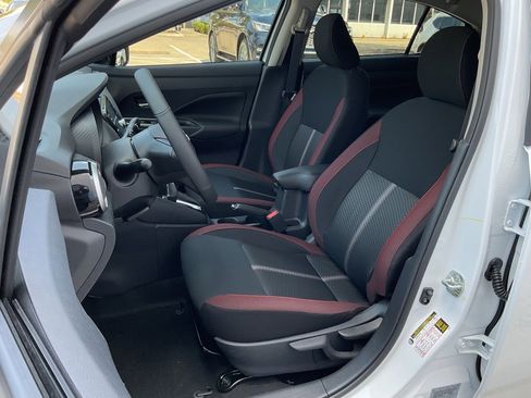 New 2025 Nissan Versa SR w/ Trunk Package image 13