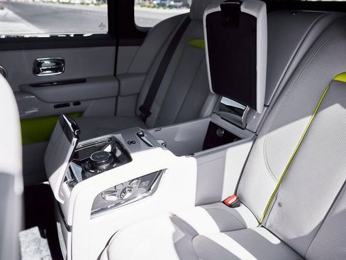 Used 2024 Rolls-Royce Cullinan image 63