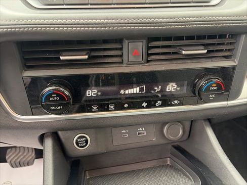 Used 2023 Nissan Rogue SV image 16