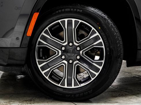 Used 2024 Jeep Wagoneer L Series II w/ Flexible Seating Group image 3