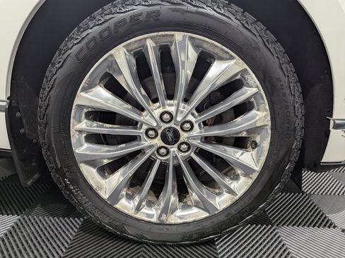 Used 2020 Ford Edge Titanium w/ Equipment Group 301A AWD/4WD image 4