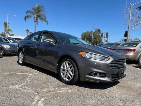 Used 2014 Ford Fusion SE w/ Equipment Group 202A FWD image 2