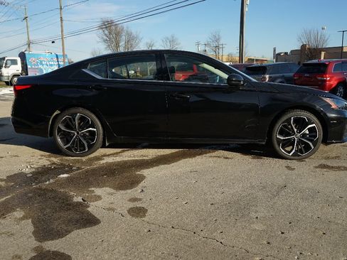 Used 2023 Nissan Altima 2.5 SR FWD image 3