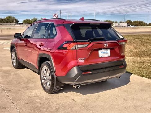 Used 2025 Toyota RAV4 XLE Premium image 5