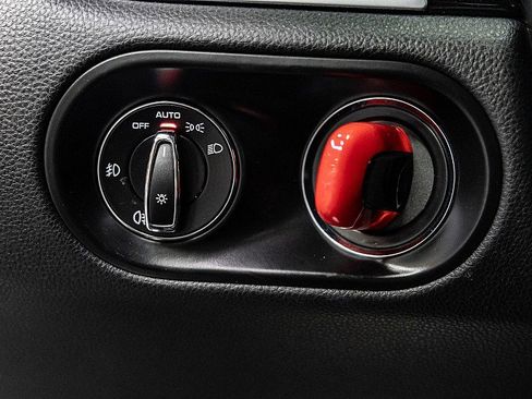 Used 2018 Porsche Macan S image 25