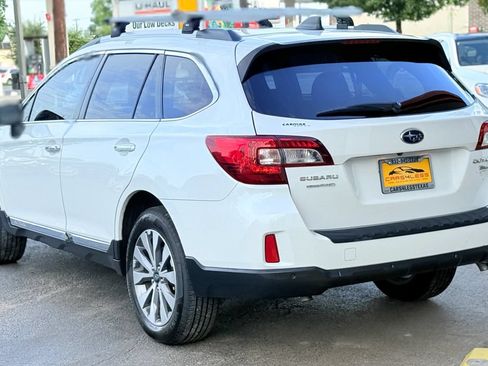 Used 2017 Subaru Outback 3.6R Touring AWD/4WD image 23