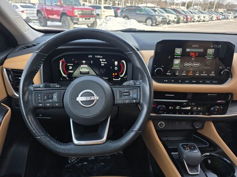 Used 2022 Nissan Rogue Platinum w/ Head-Up Display Package image 13