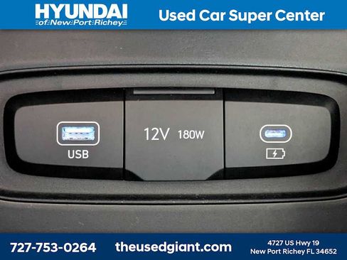 Certified 2025 Hyundai Venue SEL FWD image 23