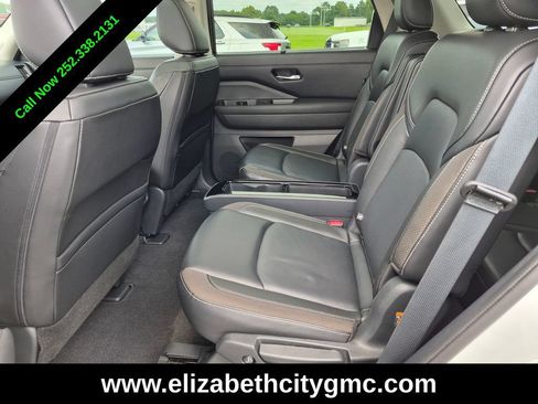 Used 2024 Nissan Pathfinder SL w/ SL Premium Package FWD image 23