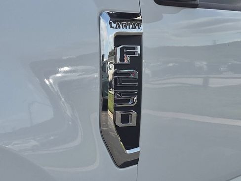 Used 2022 Ford F250 Lariat w/ Lariat Ultimate Package AWD/4WD image 30