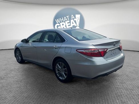 Used 2016 Toyota Camry SE w/ Moonroof Package FWD image 5