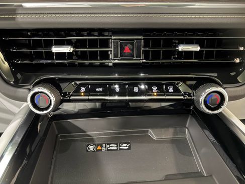 New 2026 Chevrolet Tahoe Premier w/ Sun And Tow Package AWD/4WD image 17