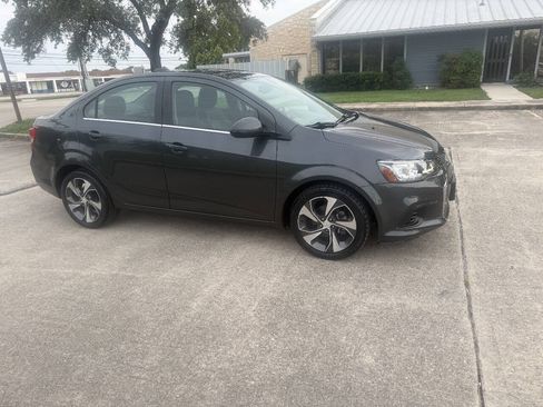 Used 2019 Chevrolet Sonic Premier FWD image 4