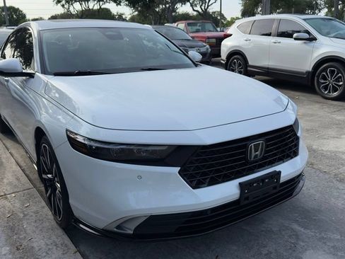 Used 2025 Honda Accord Touring image 4