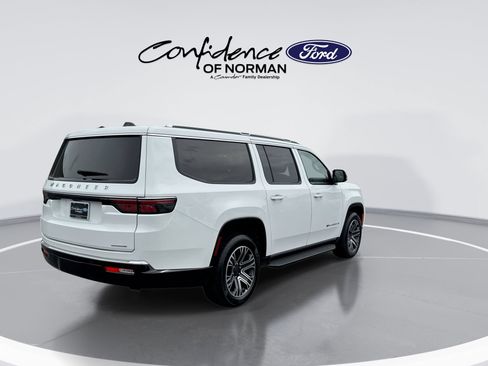 Used 2024 Jeep Wagoneer L Series II RWD image 8