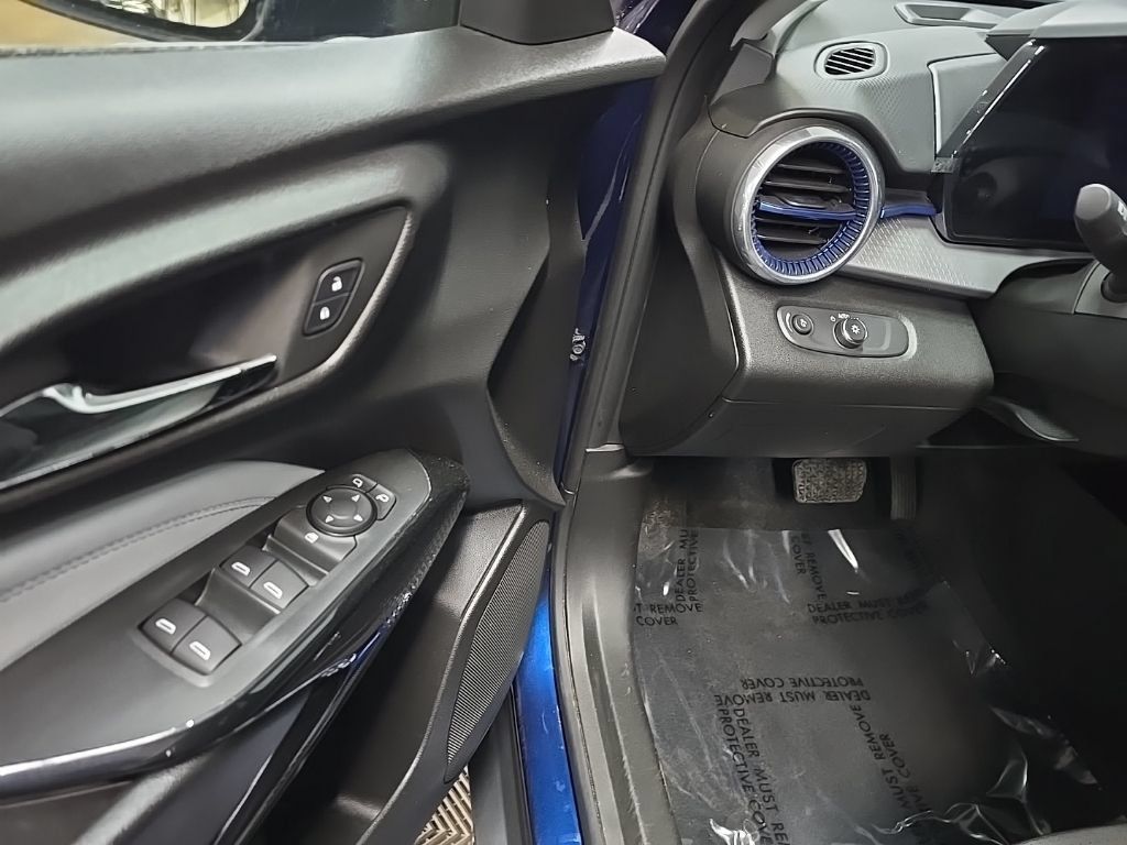 Used 2024 Chevrolet Trax LT w/ LT Convenience Package FWD image 27