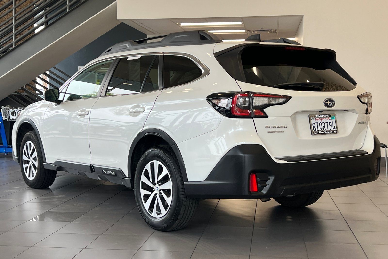 Used 2022 Subaru Outback Premium w/ Popular Package #1 AWD/4WD image 3
