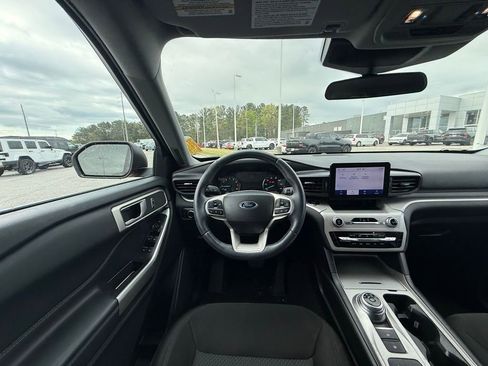 Used 2023 Ford Explorer XLT image 13