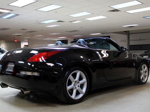 Used 2004 Nissan 350Z Touring image 4