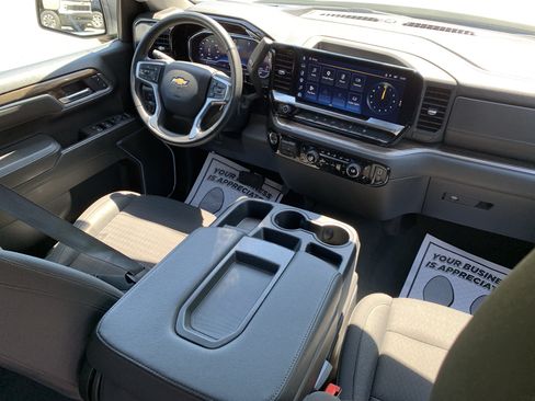 Used 2025 Chevrolet Silverado 1500 LT AWD/4WD image 38