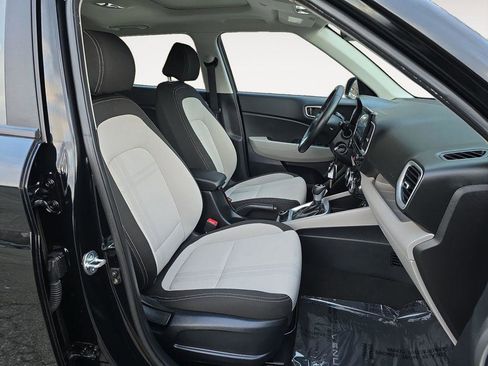 Used 2023 Hyundai Venue SEL image 6