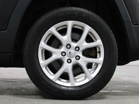 Used 2014 Jeep Cherokee Latitude w/ Cold Weather Group FWD image 36