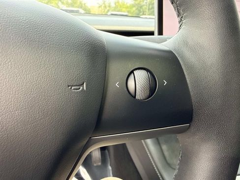 Used 2024 Tesla Model Y Long Range AWD/4WD image 37