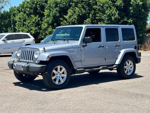 Used 2016 Jeep Wrangler Unlimited Sahara w/ Connectivity Group AWD/4WD image 7