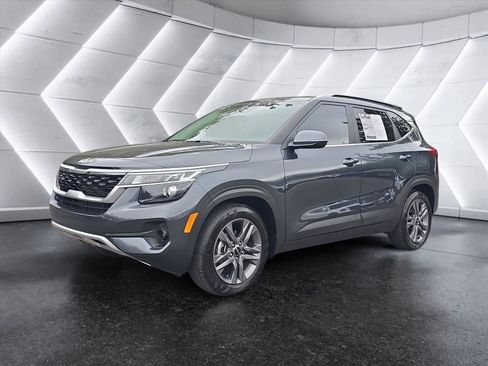 Used 2023 Kia Seltos S w/ Navigation Package image 1