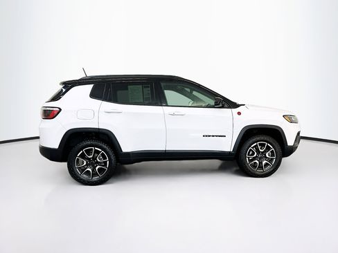 Used 2025 Jeep Compass Trailhawk AWD/4WD image 10