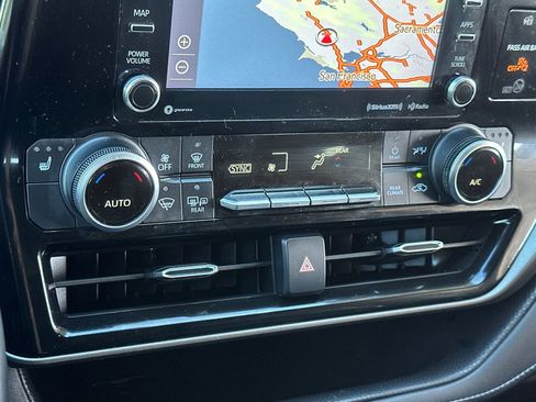 Used 2021 Toyota Highlander XLE image 21