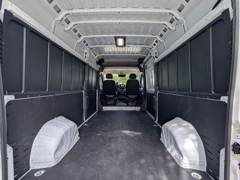 Used 2025 RAM ProMaster 2500 w/ Convenience Group FWD image 12