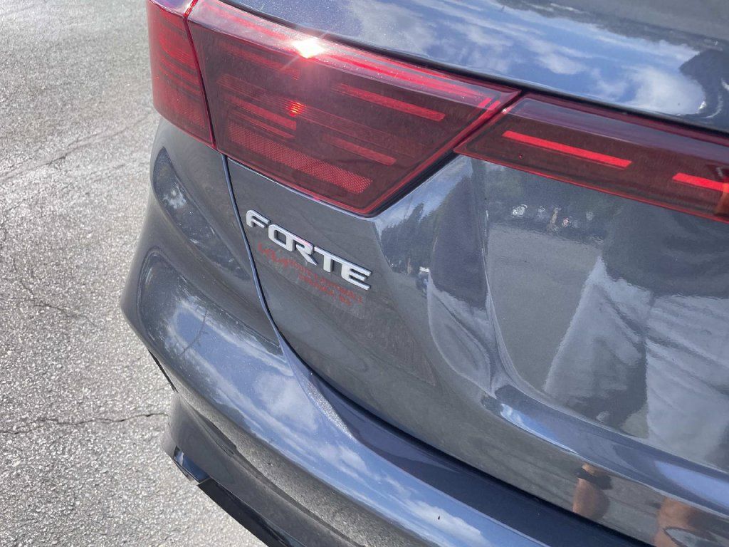 Used 2023 Kia Forte GT-Line w/ GT-Line Premium Package FWD image 5