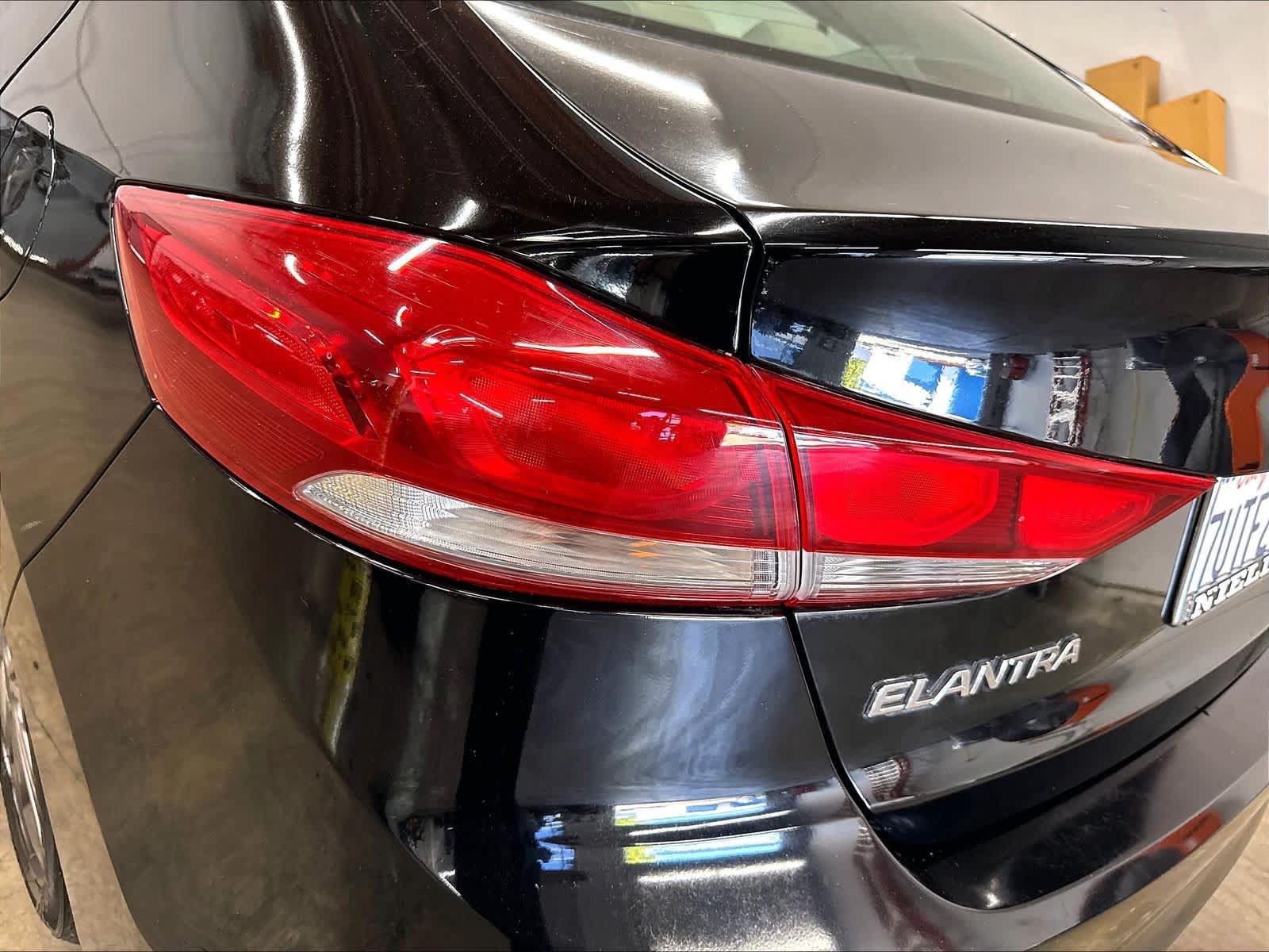 Used 2017 Hyundai Elantra SE w/ SE A/T Tech Package 03 FWD image 30
