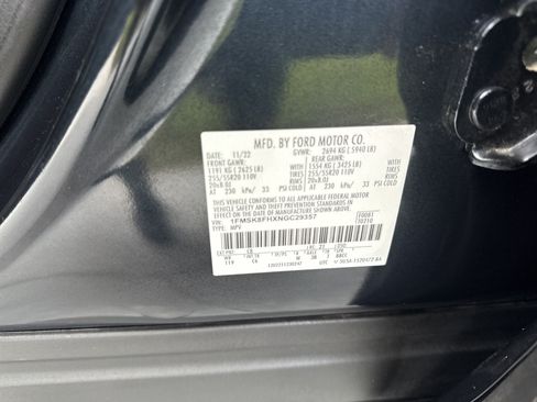 Used 2022 Ford Explorer Limited w/ Equipment Group 301A AWD/4WD image 34