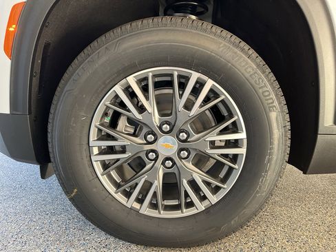 New 2026 Chevrolet Traverse LT w/ LPO, Floor Liner Package image 34