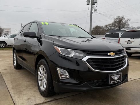 Used 2019 Chevrolet Equinox LT image 2